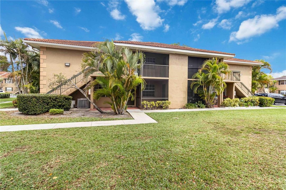 最近租的: $2,100 (2 贝兹, 2 浴室, 932 平方英尺)