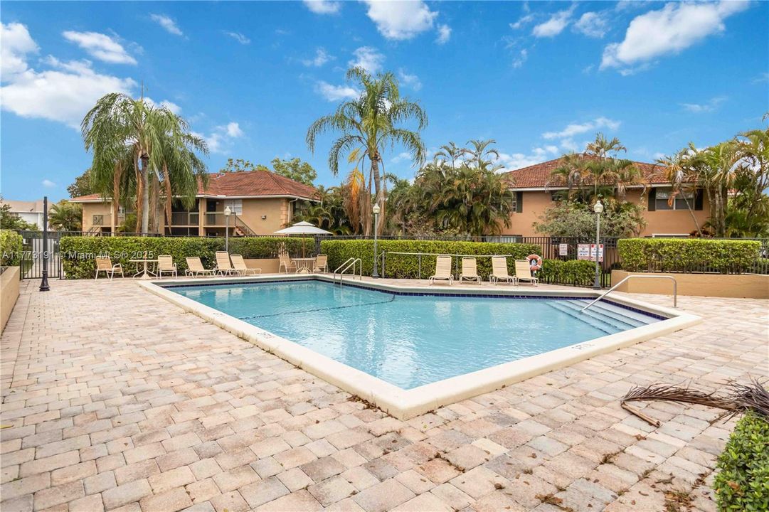 最近租的: $2,100 (2 贝兹, 2 浴室, 932 平方英尺)