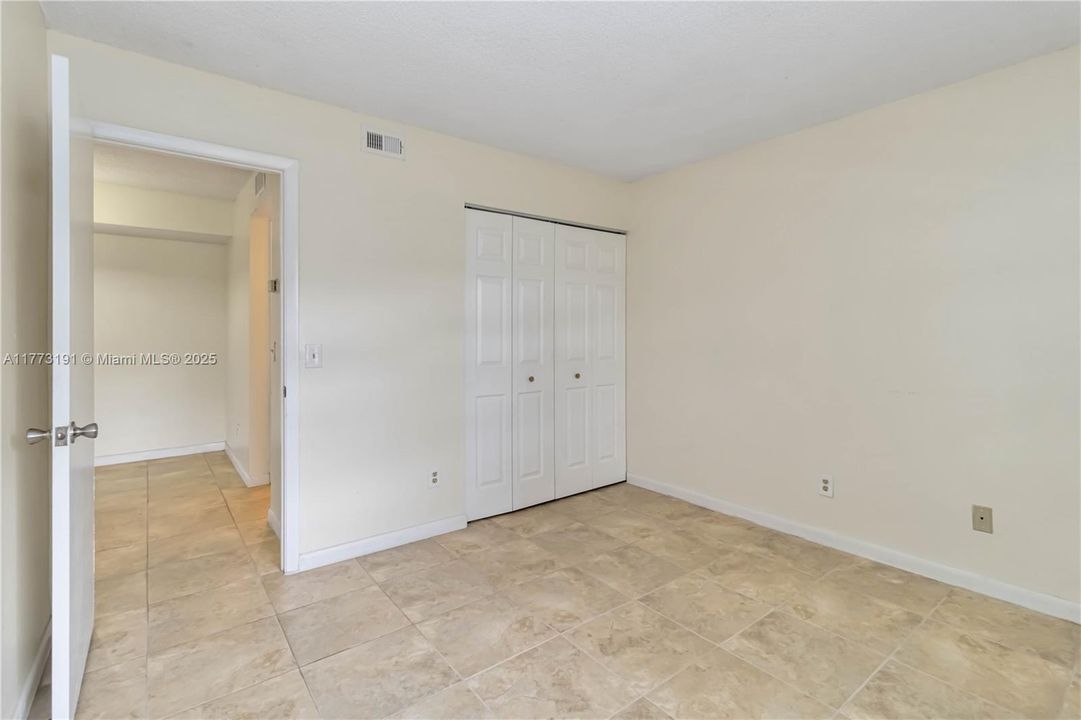 最近租的: $2,100 (2 贝兹, 2 浴室, 932 平方英尺)