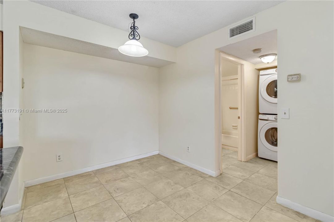 最近租的: $2,100 (2 贝兹, 2 浴室, 932 平方英尺)