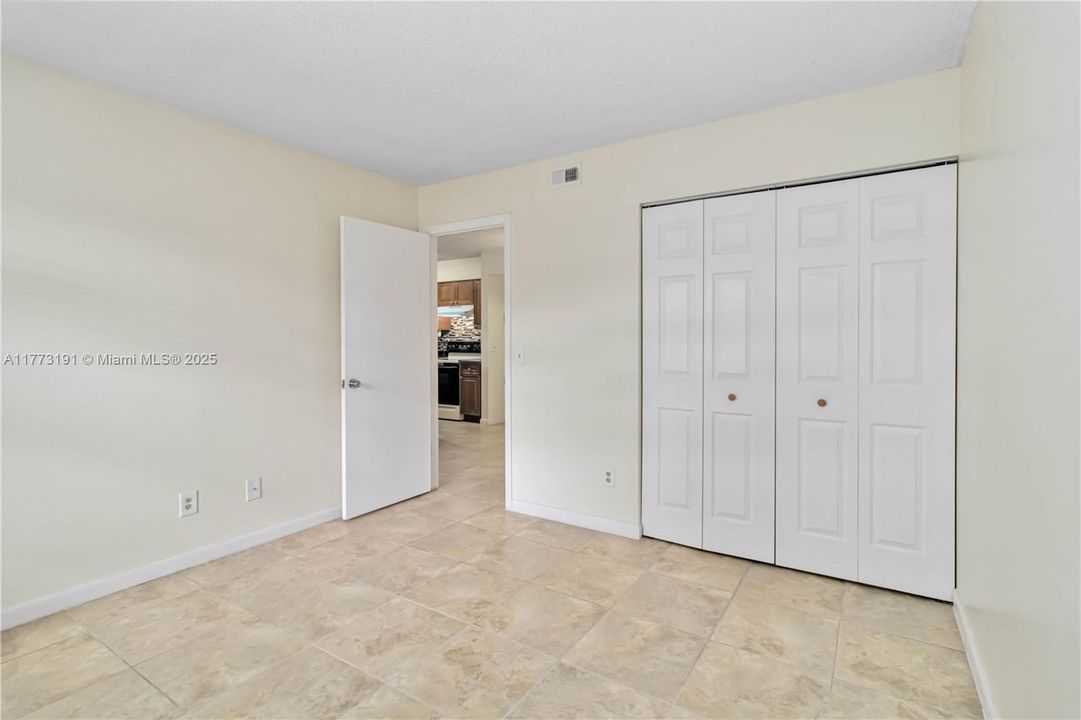 最近租的: $2,100 (2 贝兹, 2 浴室, 932 平方英尺)