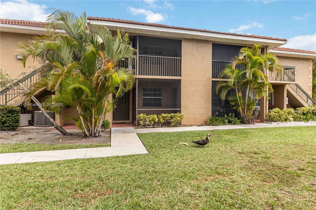 最近租的: $2,100 (2 贝兹, 2 浴室, 932 平方英尺)