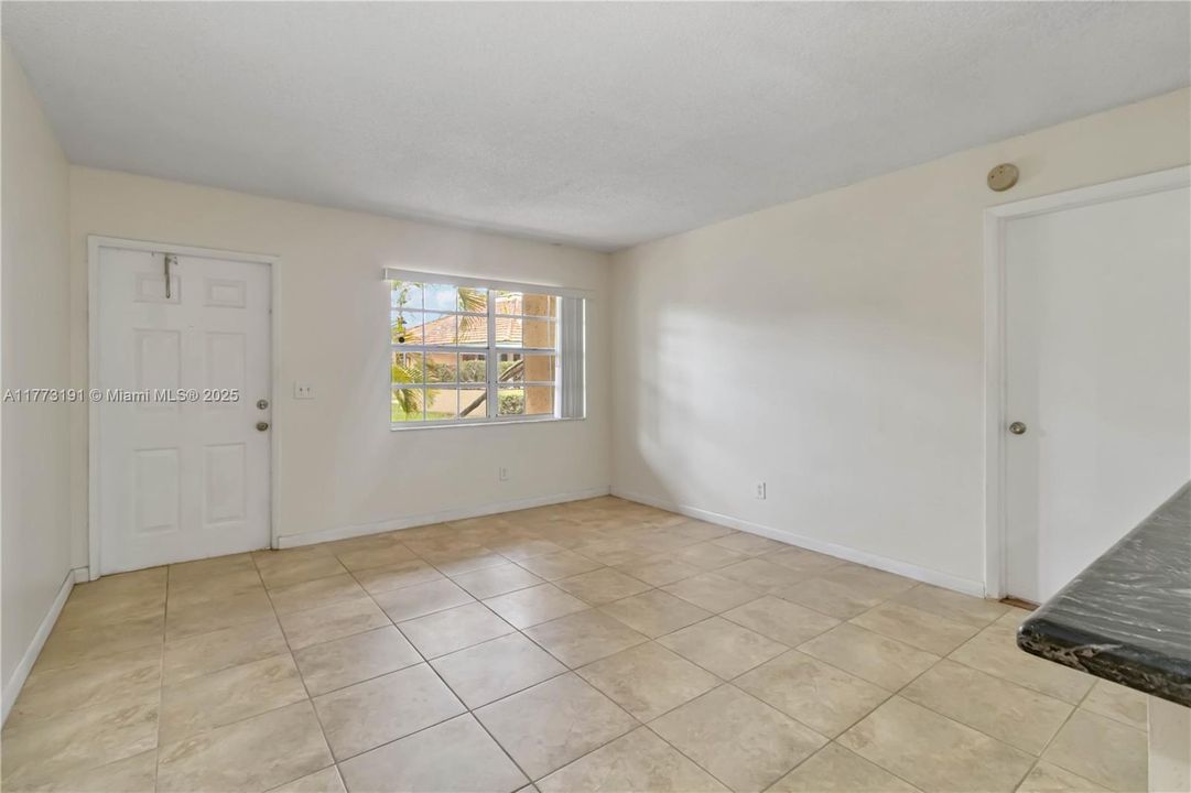 最近租的: $2,100 (2 贝兹, 2 浴室, 932 平方英尺)