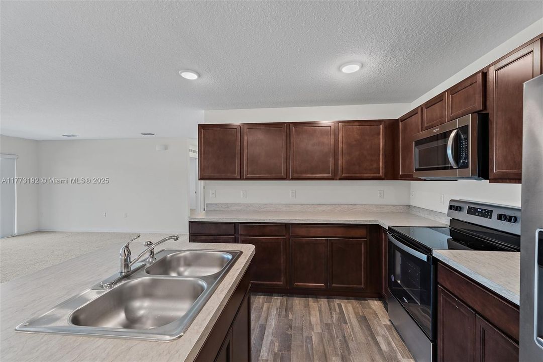 Recently Sold: $415,000 (4 beds, 2 baths, 2165 Square Feet)