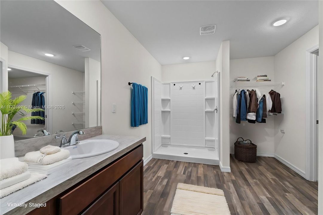 Recently Sold: $415,000 (4 beds, 2 baths, 2165 Square Feet)