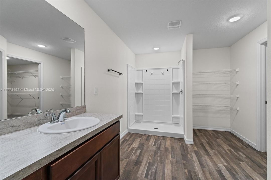 Recently Sold: $415,000 (4 beds, 2 baths, 2165 Square Feet)