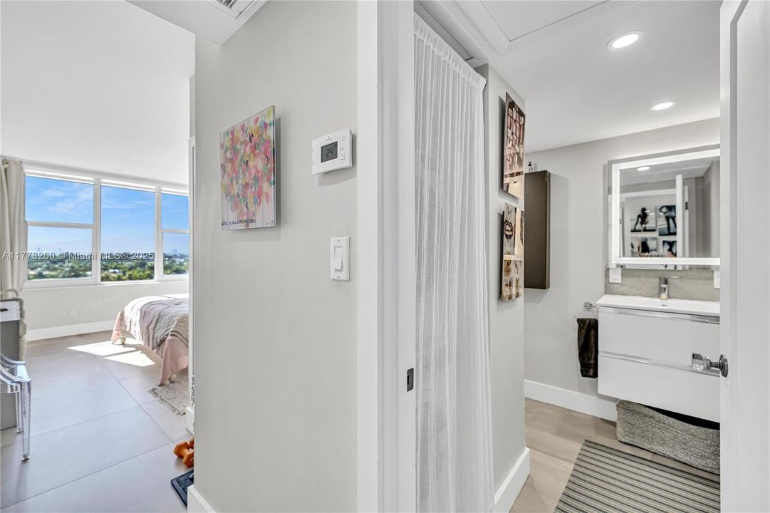 Recientemente alquilado: $4,950 (2 camas, 2 baños, 1270 Pies cuadrados)