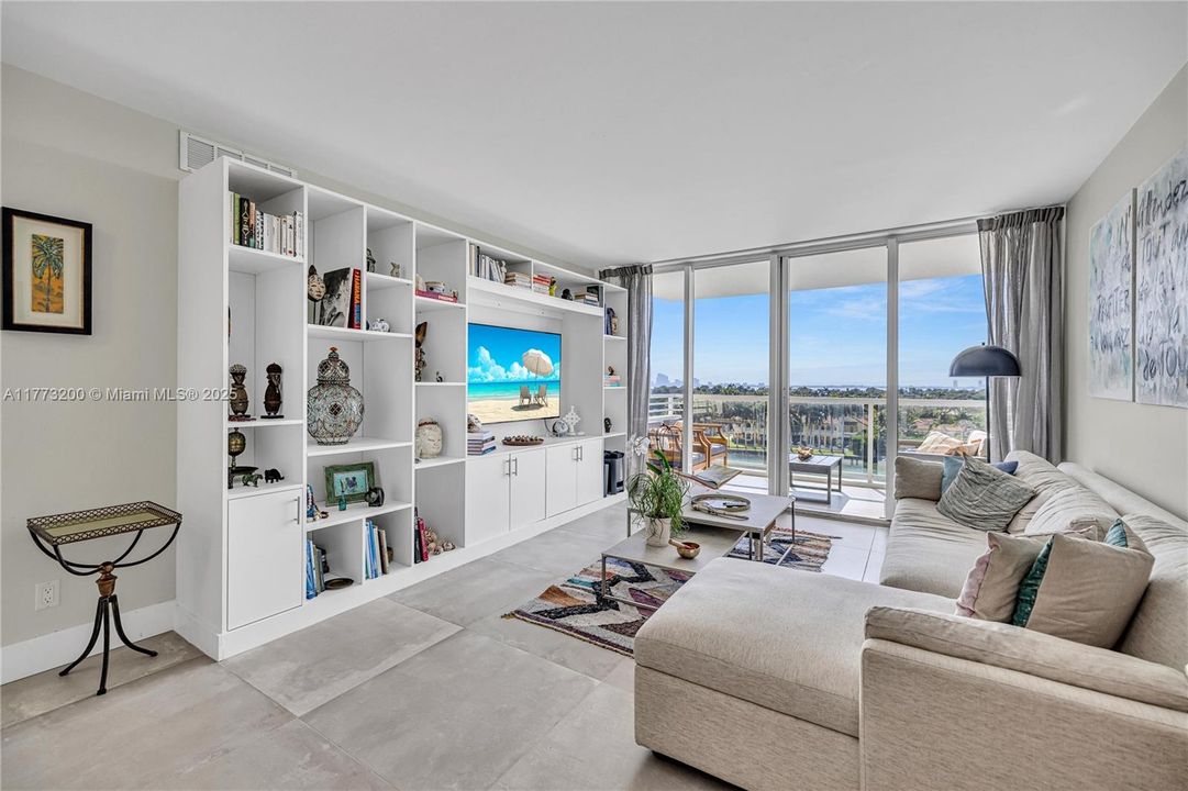 Recientemente alquilado: $4,950 (2 camas, 2 baños, 1270 Pies cuadrados)