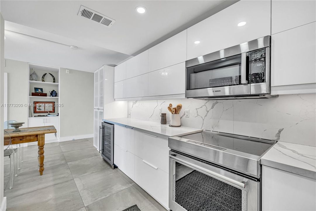 Recientemente alquilado: $4,950 (2 camas, 2 baños, 1270 Pies cuadrados)