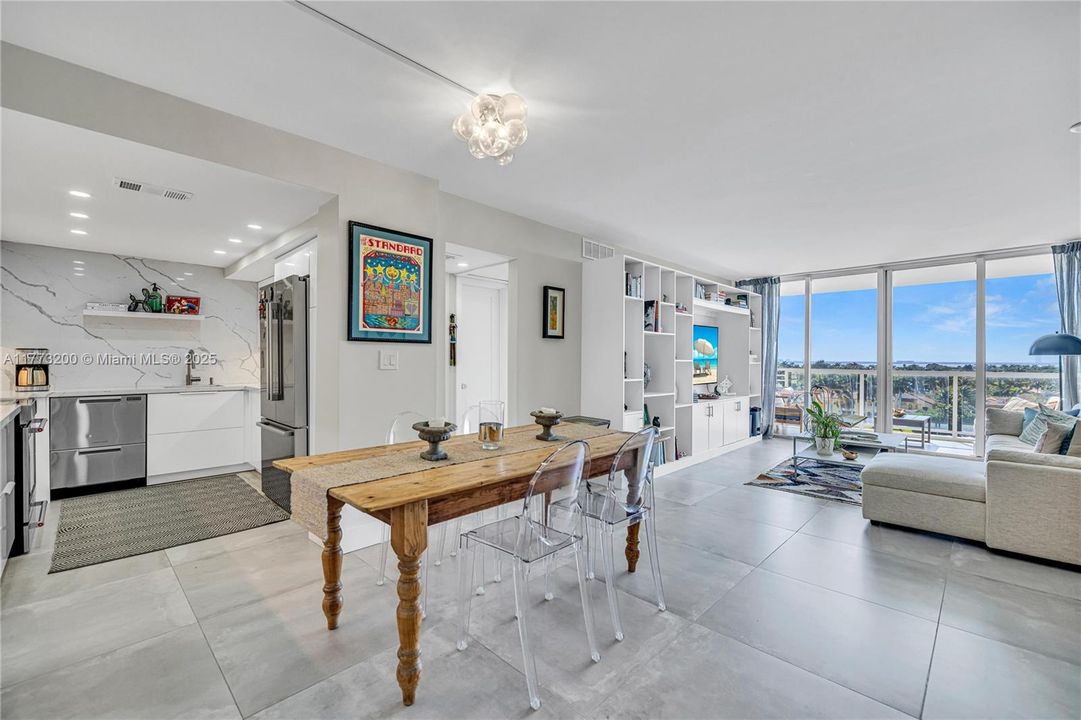 Recientemente alquilado: $4,950 (2 camas, 2 baños, 1270 Pies cuadrados)