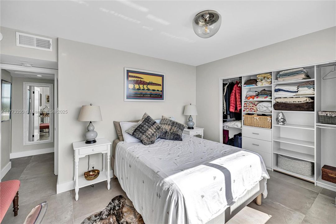 Recientemente alquilado: $4,950 (2 camas, 2 baños, 1270 Pies cuadrados)