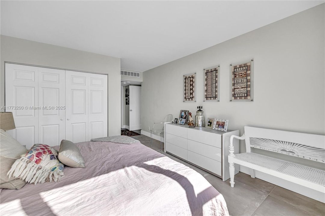 Recientemente alquilado: $4,950 (2 camas, 2 baños, 1270 Pies cuadrados)