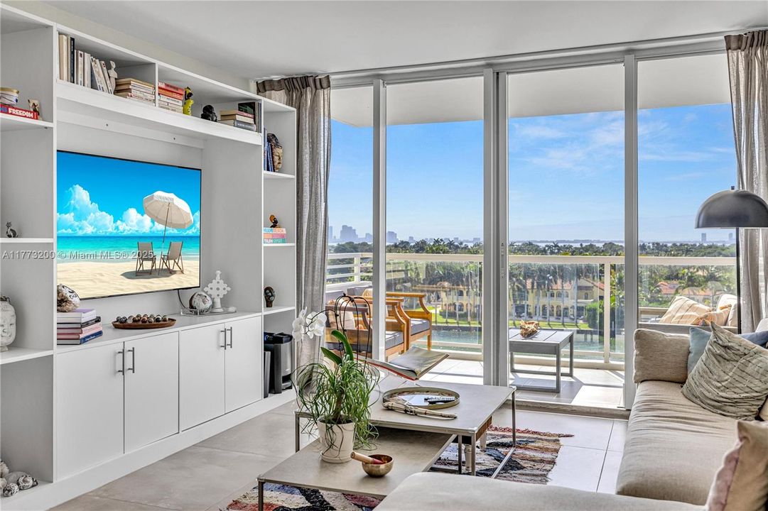 Recientemente alquilado: $4,950 (2 camas, 2 baños, 1270 Pies cuadrados)