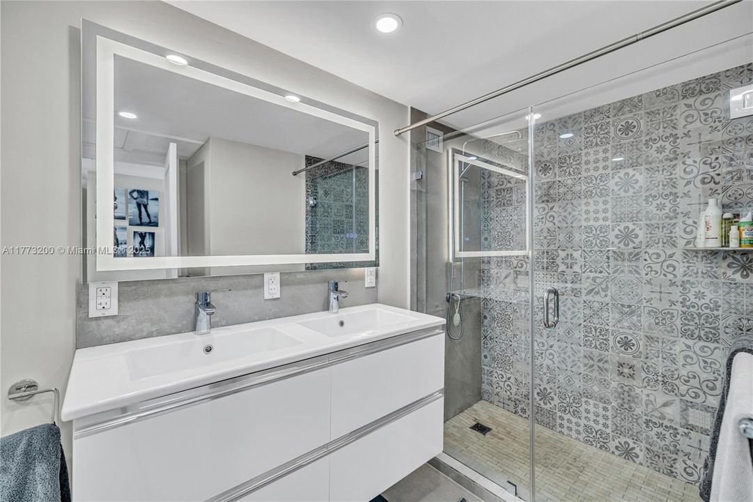 Recientemente alquilado: $4,950 (2 camas, 2 baños, 1270 Pies cuadrados)