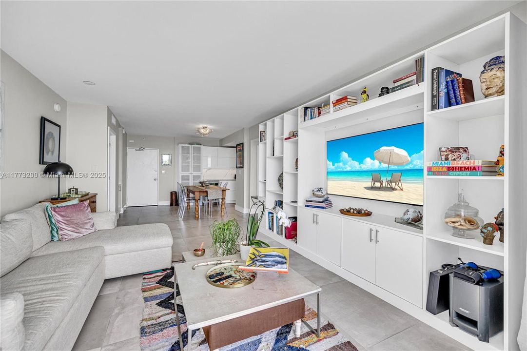 Recientemente alquilado: $4,950 (2 camas, 2 baños, 1270 Pies cuadrados)