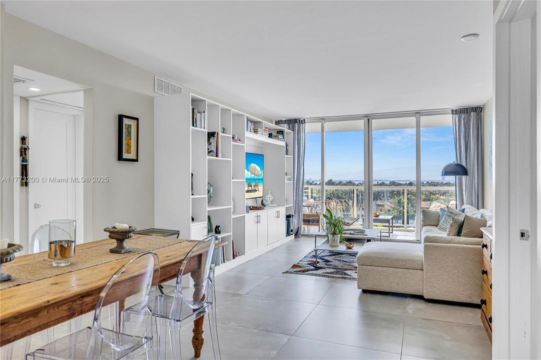 Recientemente alquilado: $4,950 (2 camas, 2 baños, 1270 Pies cuadrados)