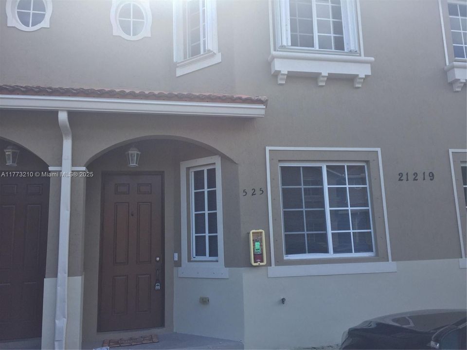 Recientemente alquilado: $2,600 (3 camas, 2 baños, 1419 Pies cuadrados)