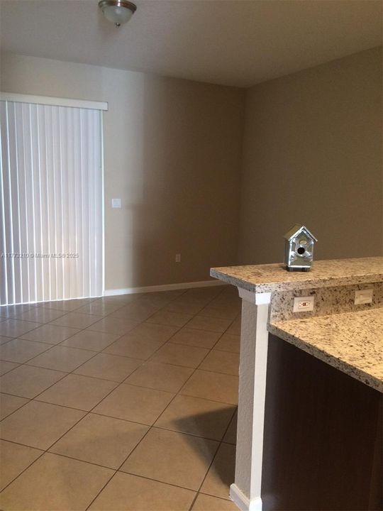 Recientemente alquilado: $2,600 (3 camas, 2 baños, 1419 Pies cuadrados)