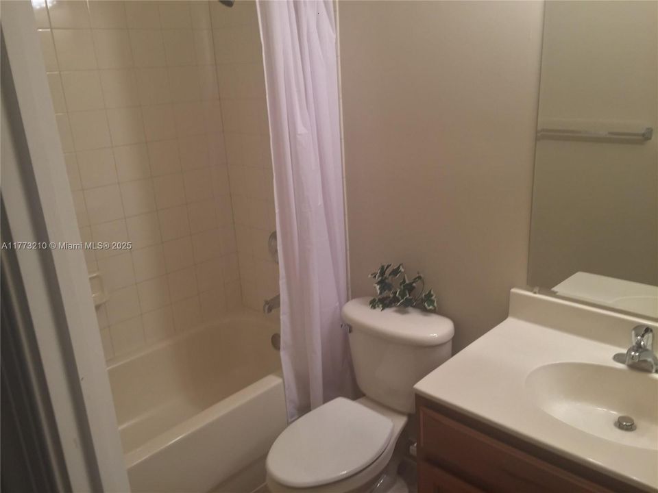 Recientemente alquilado: $2,600 (3 camas, 2 baños, 1419 Pies cuadrados)