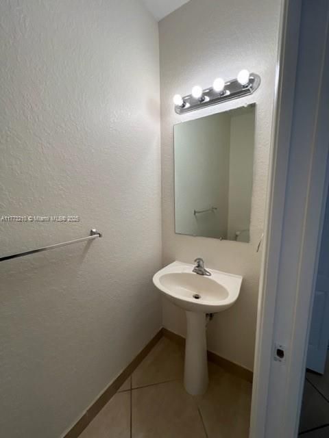 Recientemente alquilado: $2,600 (3 camas, 2 baños, 1419 Pies cuadrados)