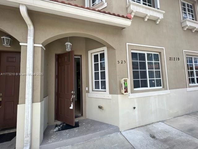 Recientemente alquilado: $2,600 (3 camas, 2 baños, 1419 Pies cuadrados)