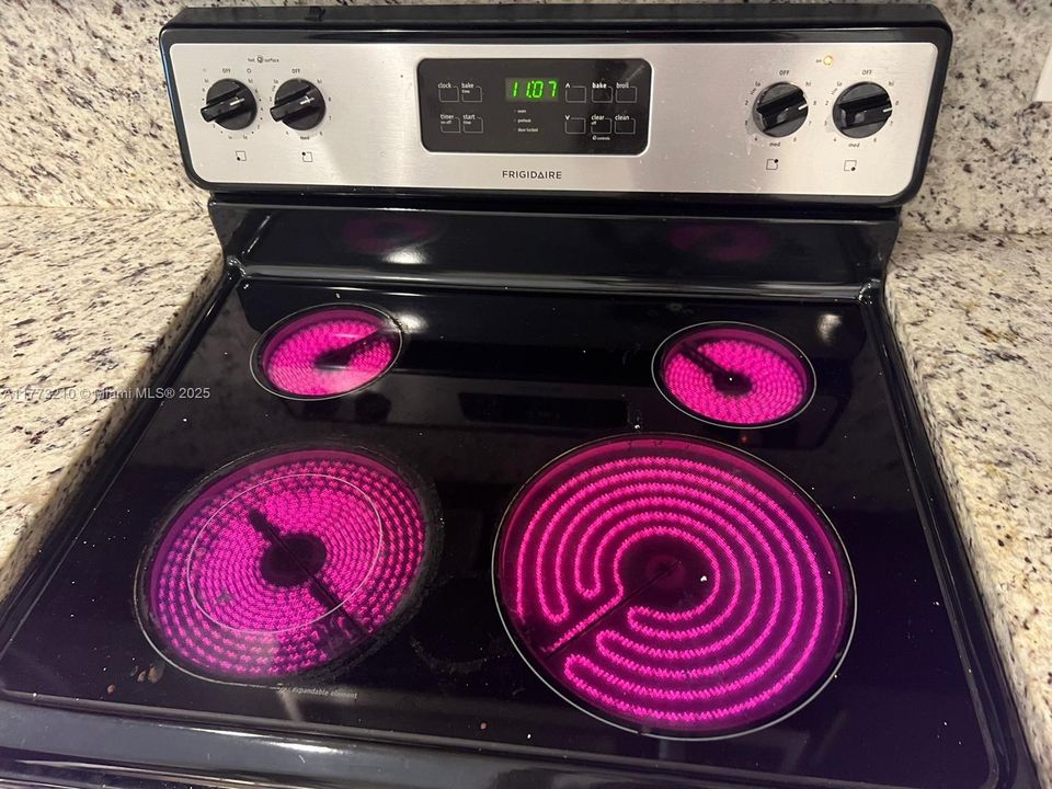 Recientemente alquilado: $2,600 (3 camas, 2 baños, 1419 Pies cuadrados)