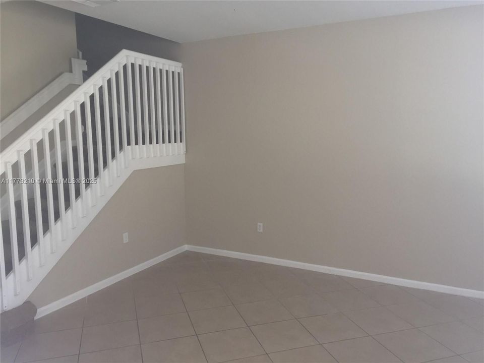 Recientemente alquilado: $2,600 (3 camas, 2 baños, 1419 Pies cuadrados)