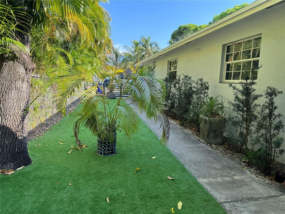 Recently Rented: $2,800 (2 beds, 1 baths, 1690 Square Feet)