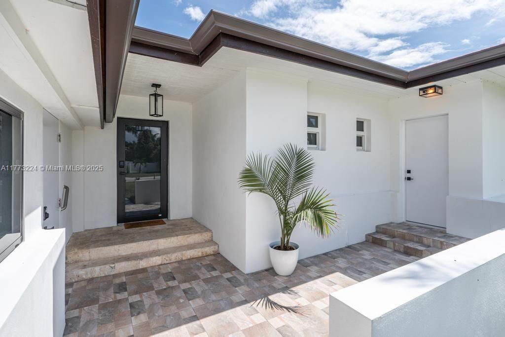 Vendido Recientemente: $3,950,000 (4 camas, 4 baños, 2278 Pies cuadrados)