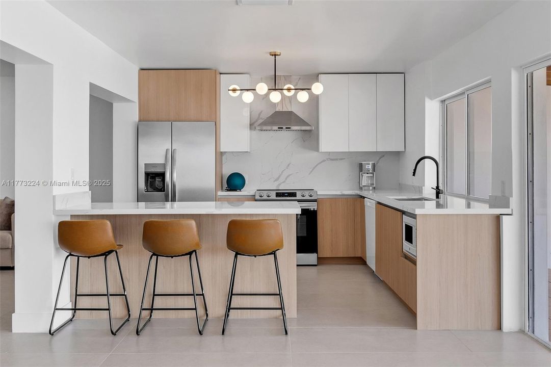 Vendido Recientemente: $3,950,000 (4 camas, 4 baños, 2278 Pies cuadrados)