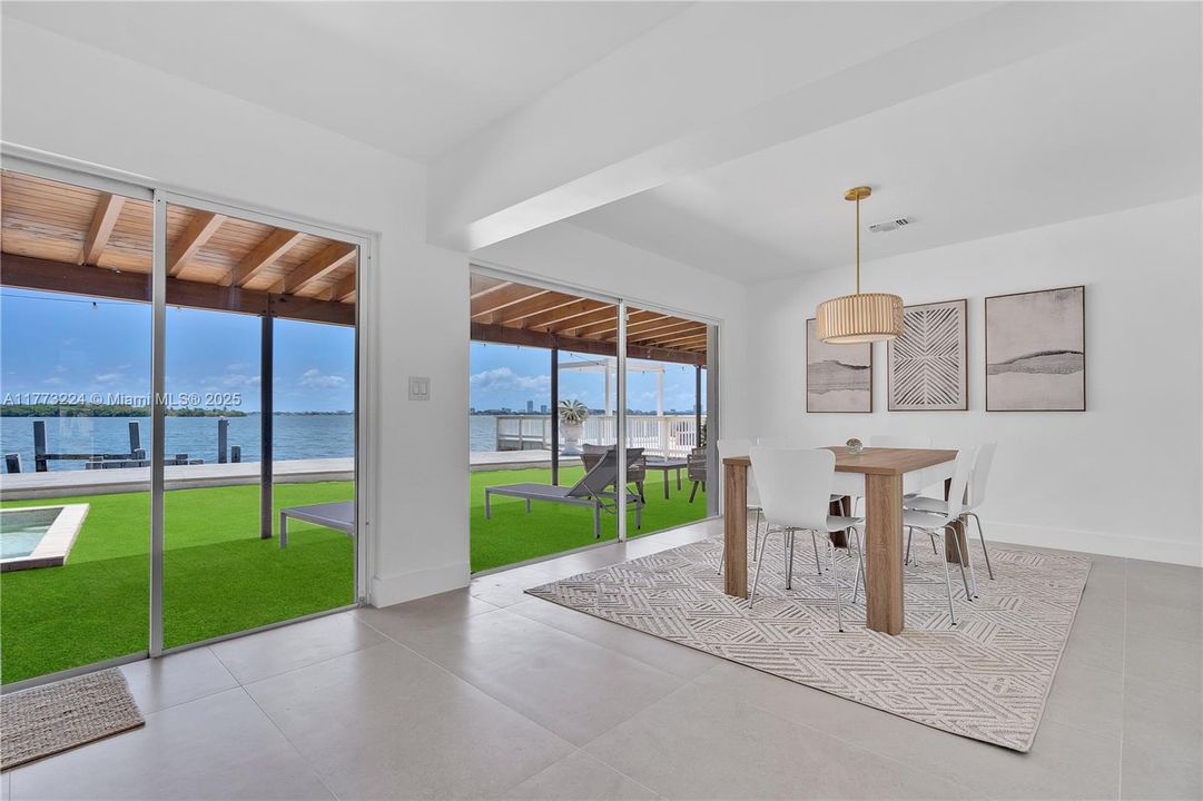 Vendido Recientemente: $3,950,000 (4 camas, 4 baños, 2278 Pies cuadrados)