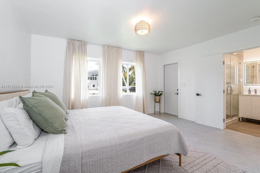 Vendido Recientemente: $3,950,000 (4 camas, 4 baños, 2278 Pies cuadrados)