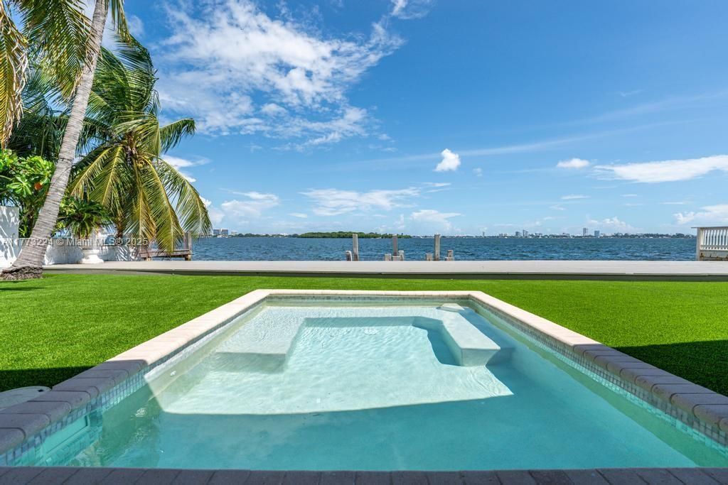 Vendido Recientemente: $3,950,000 (4 camas, 4 baños, 2278 Pies cuadrados)