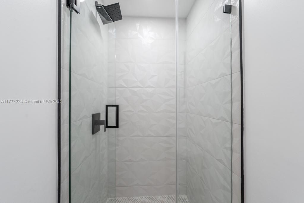 Vendido Recientemente: $3,950,000 (4 camas, 4 baños, 2278 Pies cuadrados)