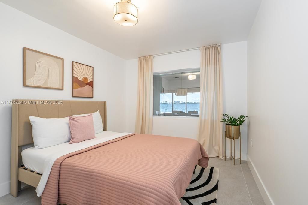 Vendido Recientemente: $3,950,000 (4 camas, 4 baños, 2278 Pies cuadrados)