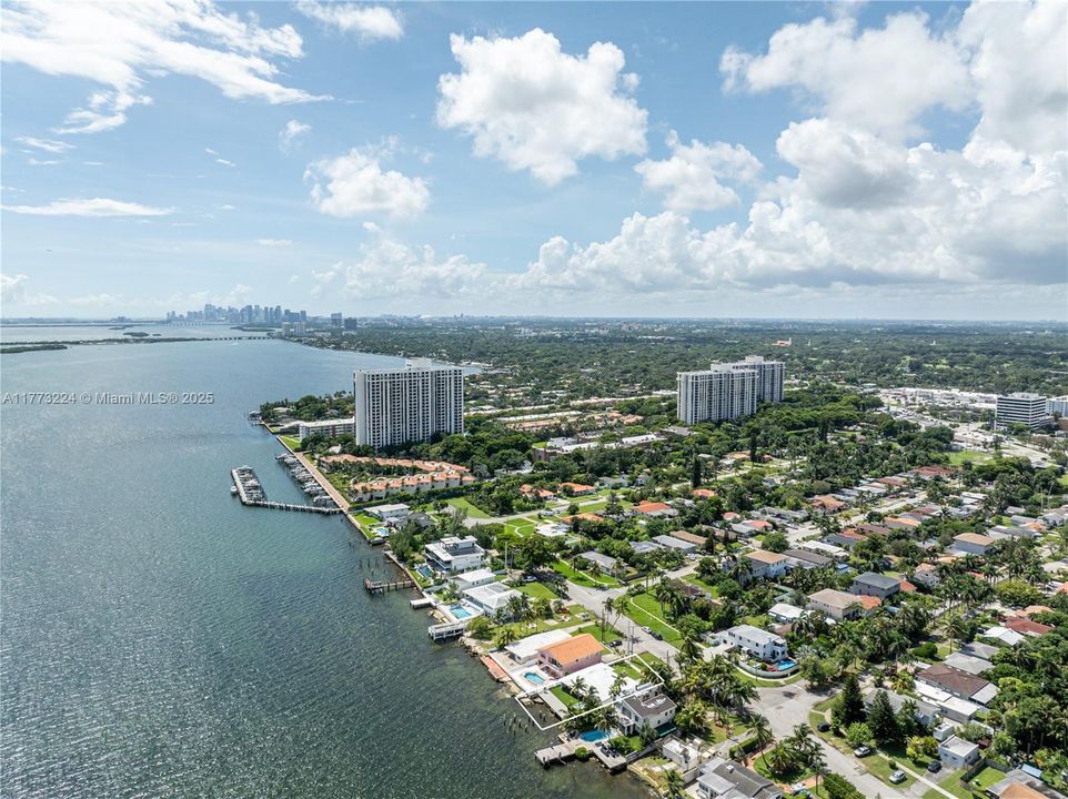 Vendido Recientemente: $3,950,000 (4 camas, 4 baños, 2278 Pies cuadrados)