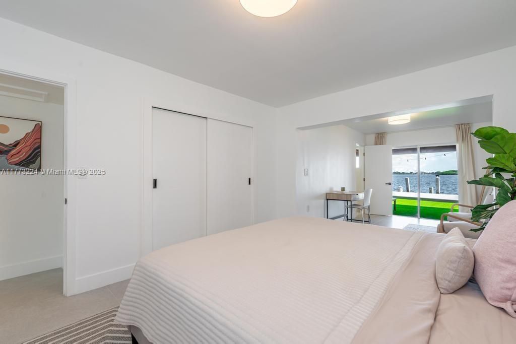 Vendido Recientemente: $3,950,000 (4 camas, 4 baños, 2278 Pies cuadrados)