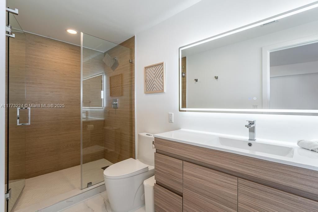 Vendido Recientemente: $3,950,000 (4 camas, 4 baños, 2278 Pies cuadrados)