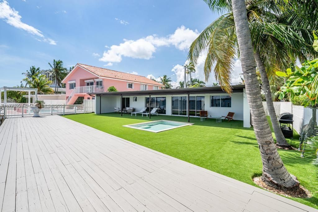 Vendido Recientemente: $3,950,000 (4 camas, 4 baños, 2278 Pies cuadrados)