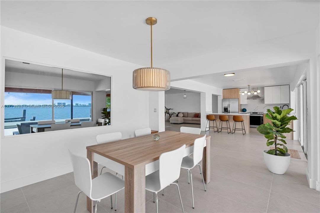 Vendido Recientemente: $3,950,000 (4 camas, 4 baños, 2278 Pies cuadrados)