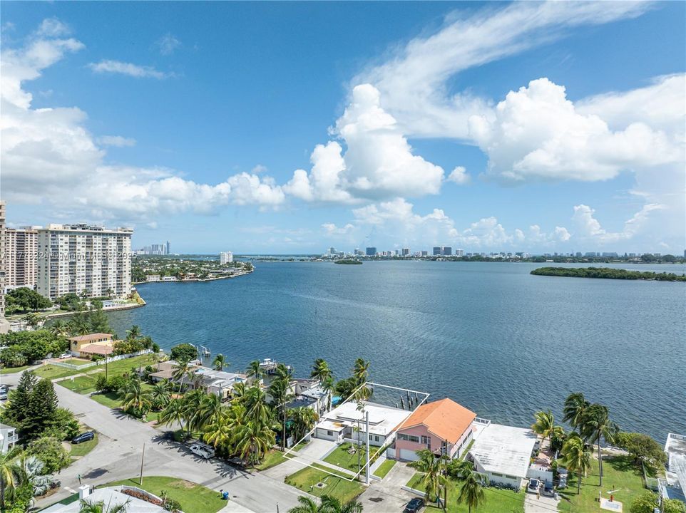 Vendido Recientemente: $3,950,000 (4 camas, 4 baños, 2278 Pies cuadrados)