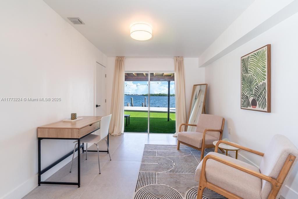 Vendido Recientemente: $3,950,000 (4 camas, 4 baños, 2278 Pies cuadrados)