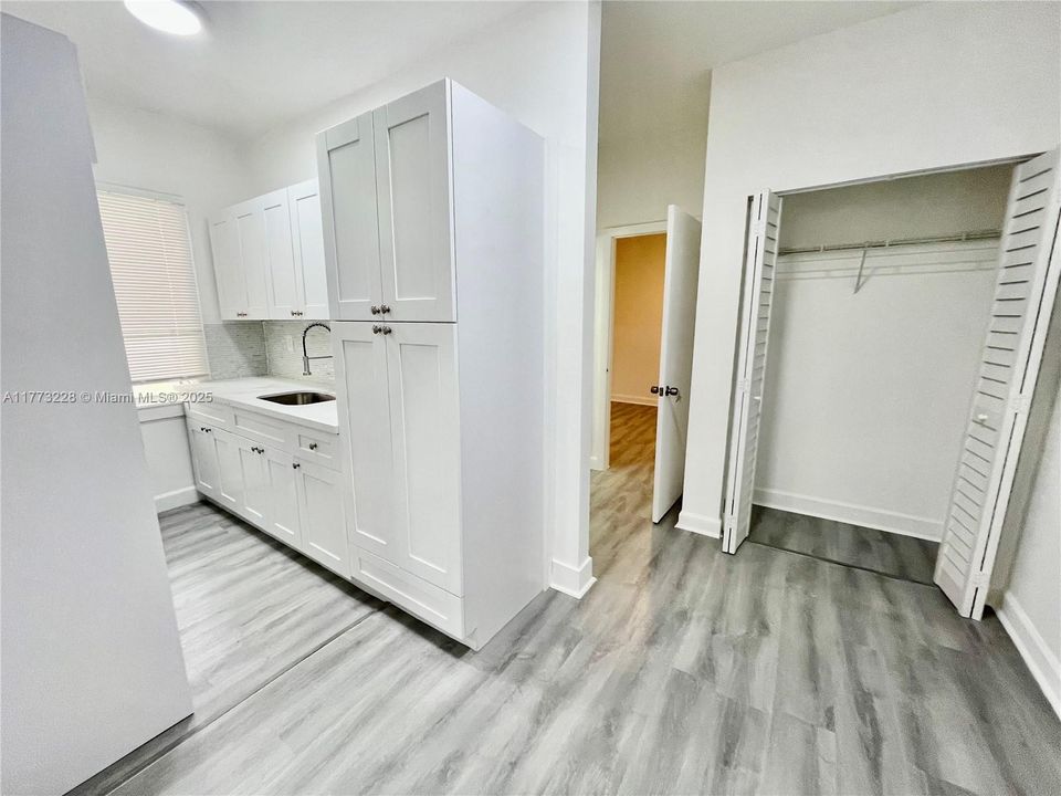 Недавно арендовано: $2,100 (1 спален, 1 ванн, 700 Квадратных фут)