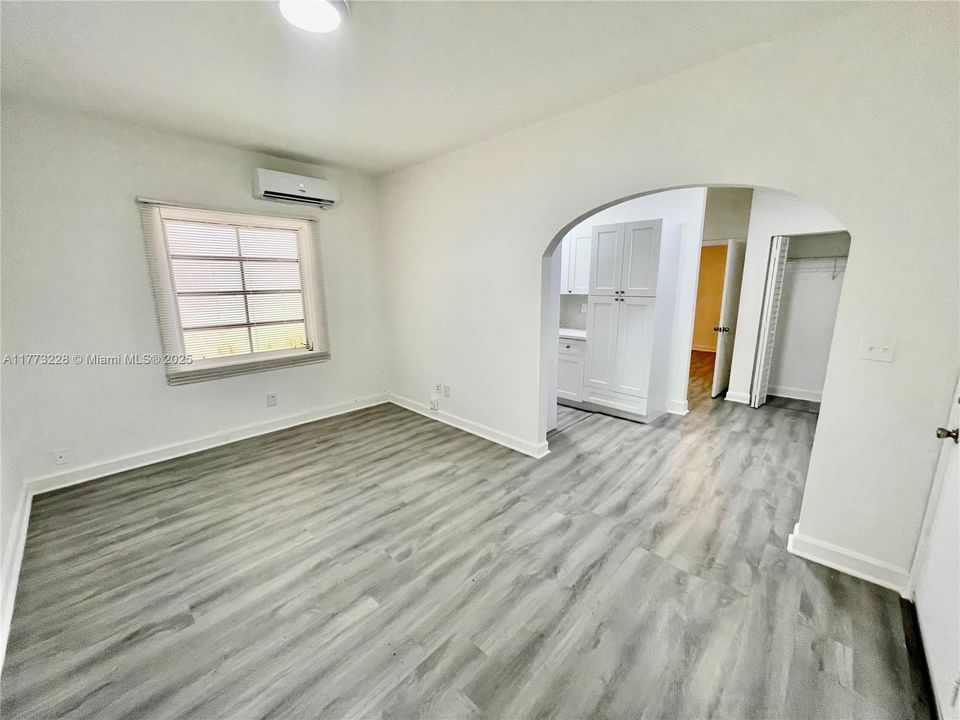 Недавно арендовано: $2,100 (1 спален, 1 ванн, 700 Квадратных фут)