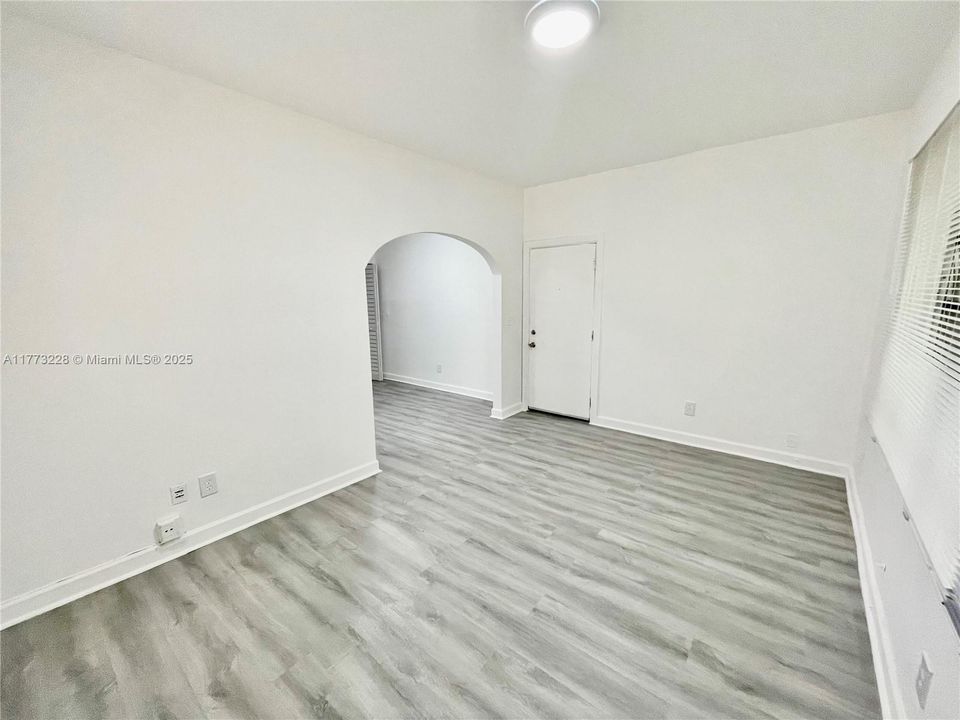 Недавно арендовано: $2,100 (1 спален, 1 ванн, 700 Квадратных фут)