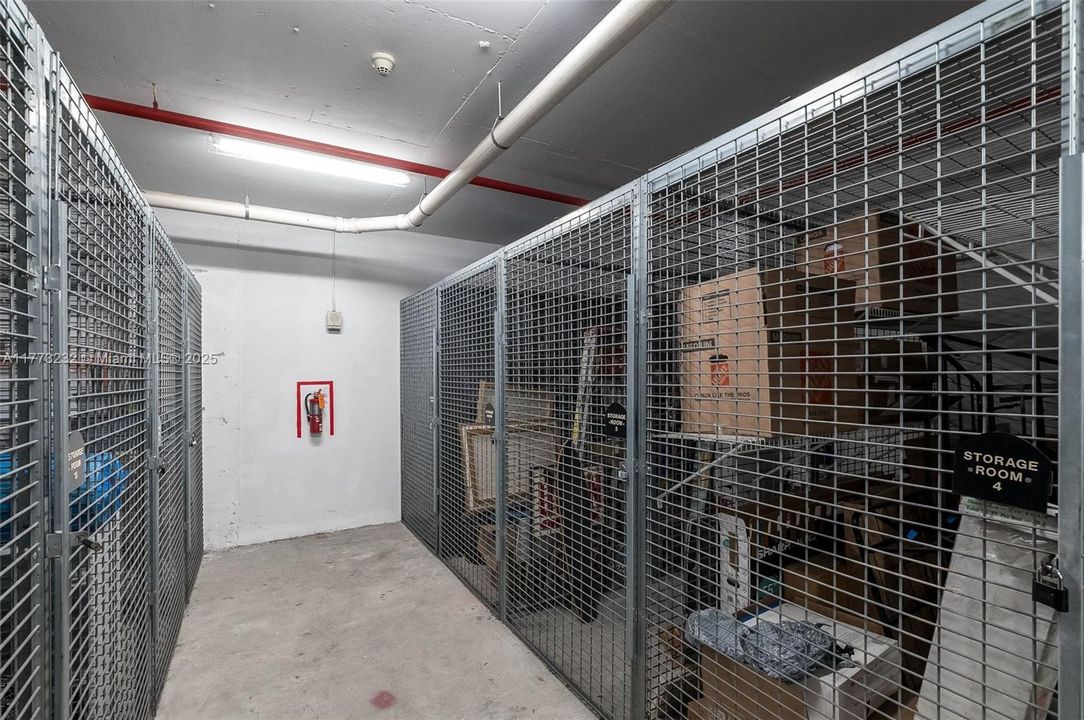 1 storage unit included