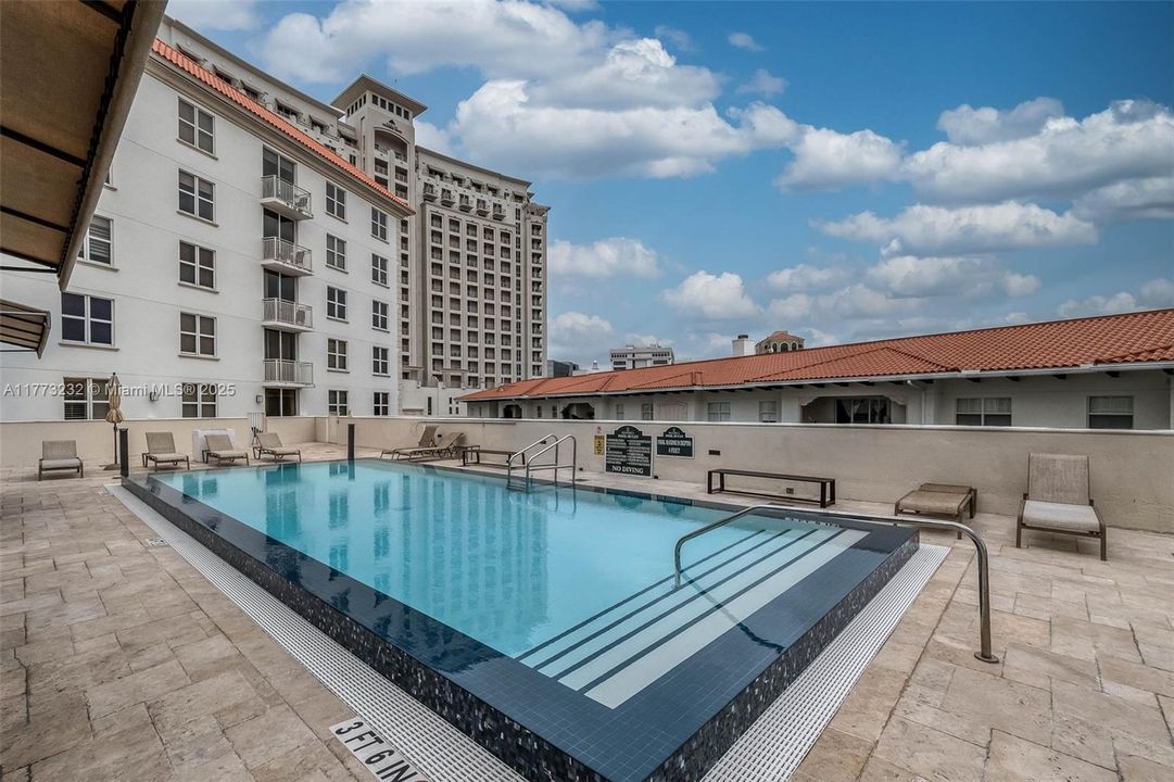 Vendido Recientemente: $585,000 (2 camas, 2 baños, 1114 Pies cuadrados)