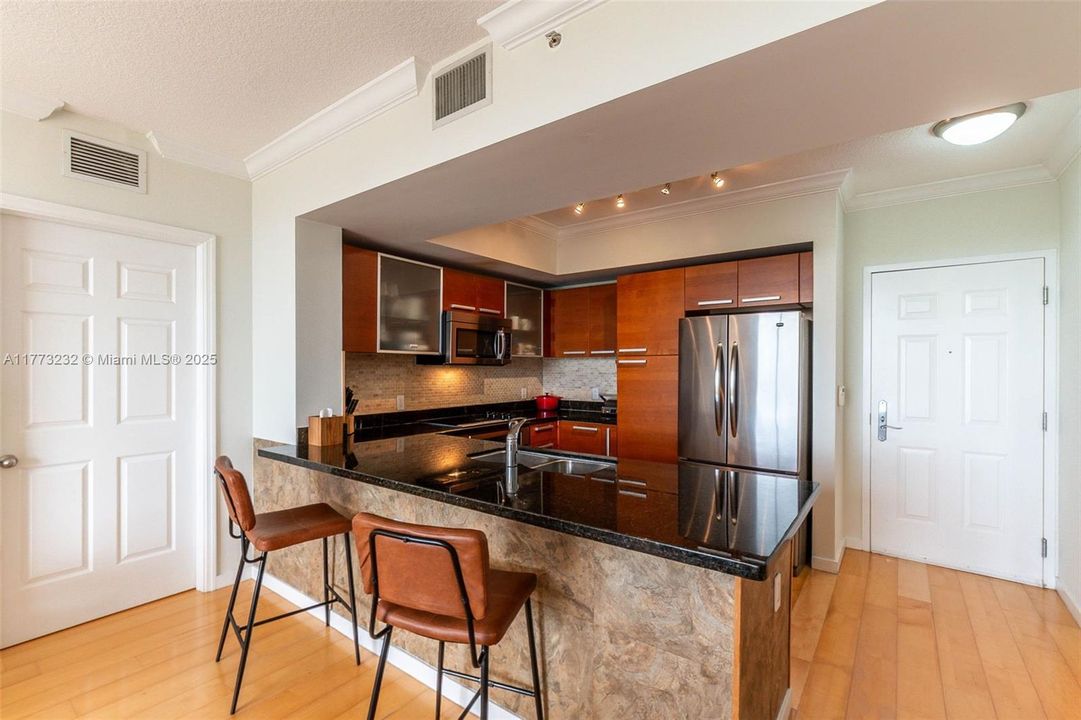 Vendido Recientemente: $585,000 (2 camas, 2 baños, 1114 Pies cuadrados)