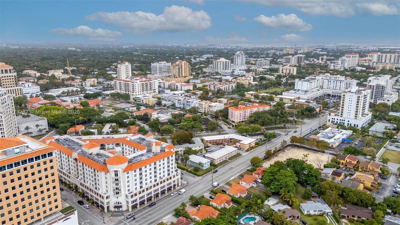 Vendido Recientemente: $585,000 (2 camas, 2 baños, 1114 Pies cuadrados)