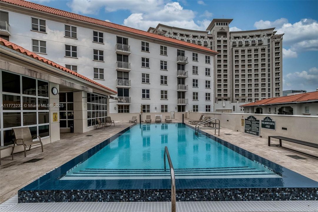 Vendido Recientemente: $585,000 (2 camas, 2 baños, 1114 Pies cuadrados)